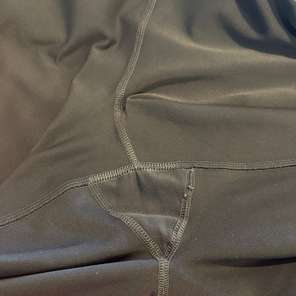 Nike Black Cropped Performance Capris - Picture 8 of 10